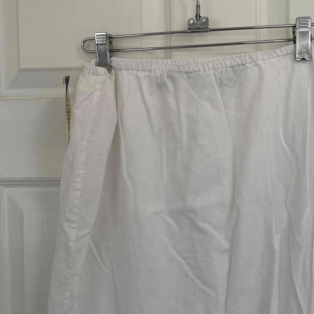 Chic White Jennifer & Grace Maxi Skirt with Floral Accents. Size m - Picture 5 of 10